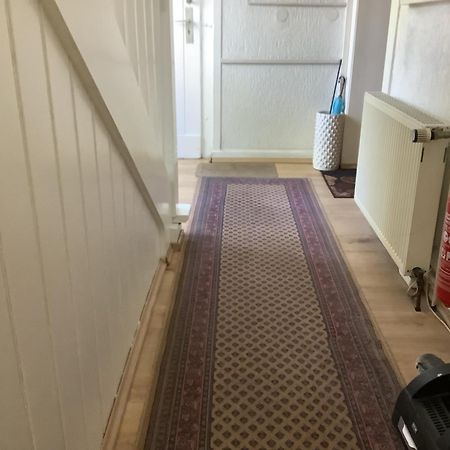 Schoenes Doppelbettzimmer Im Untergeschoss Inkl Parkplatz Nach Verfuegbarkeit 埃森 外观 照片