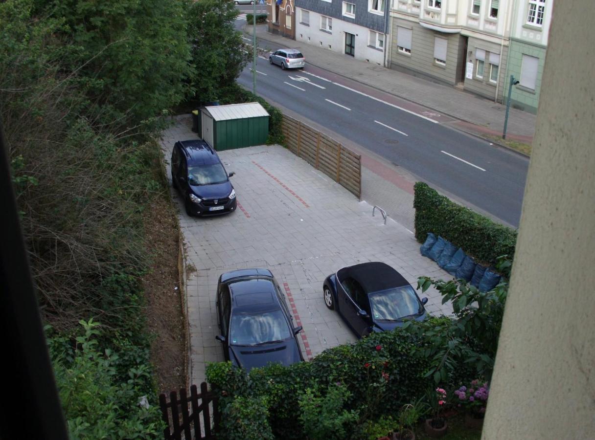 Schoenes Doppelbettzimmer Im Untergeschoss Inkl Parkplatz Nach Verfuegbarkeit 埃森 外观 照片